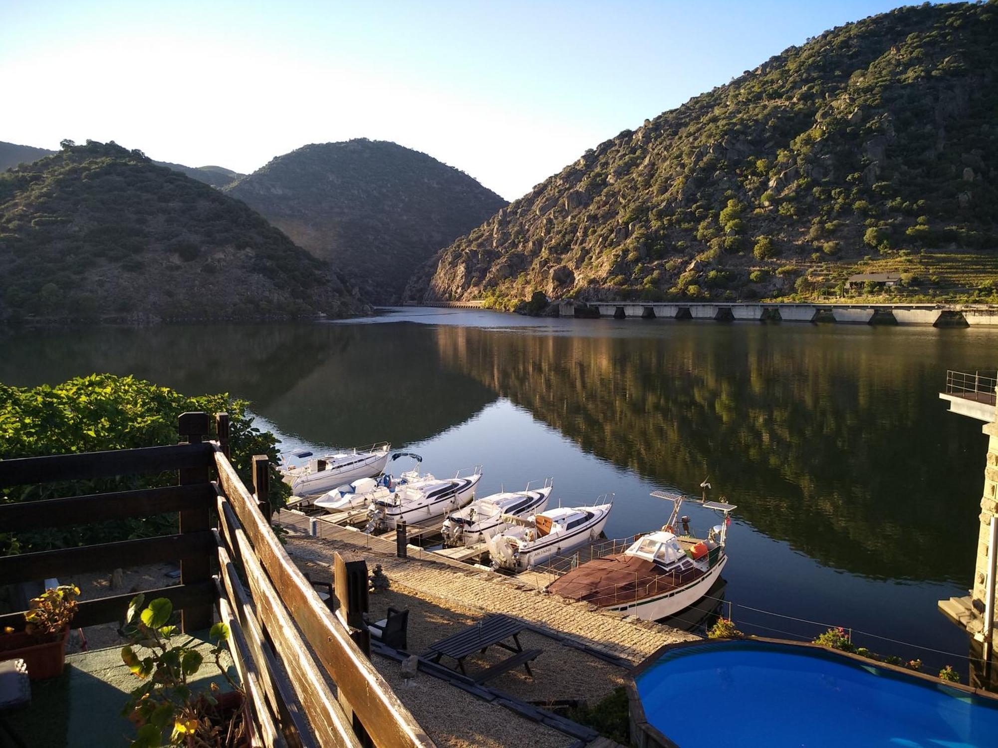 Douro Yacht Charter & Bungalows São João da Pesqueira Esterno foto