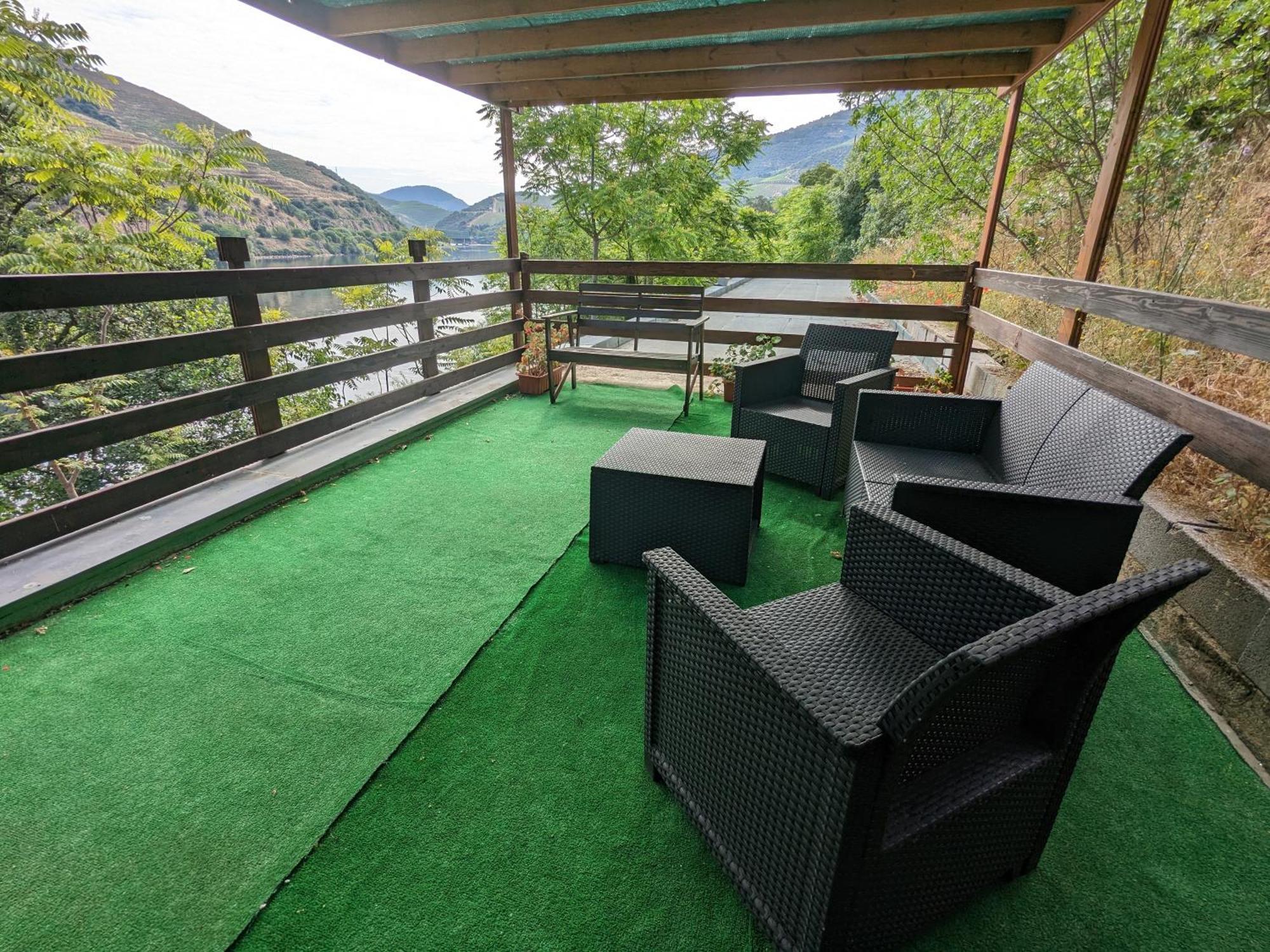 Douro Yacht Charter & Bungalows São João da Pesqueira Esterno foto