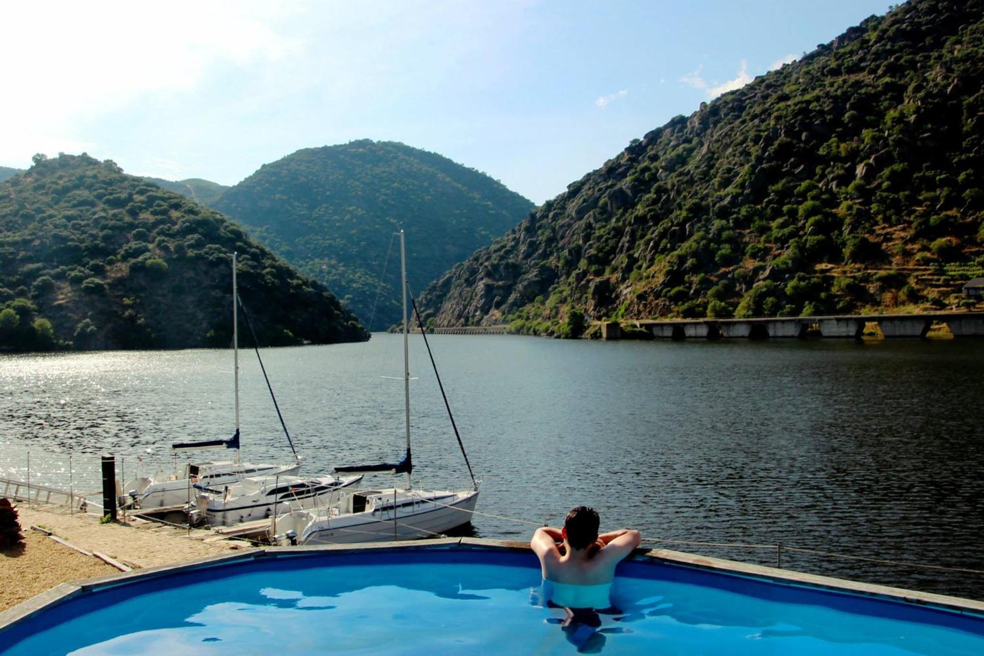 Douro Yacht Charter & Bungalows São João da Pesqueira Esterno foto