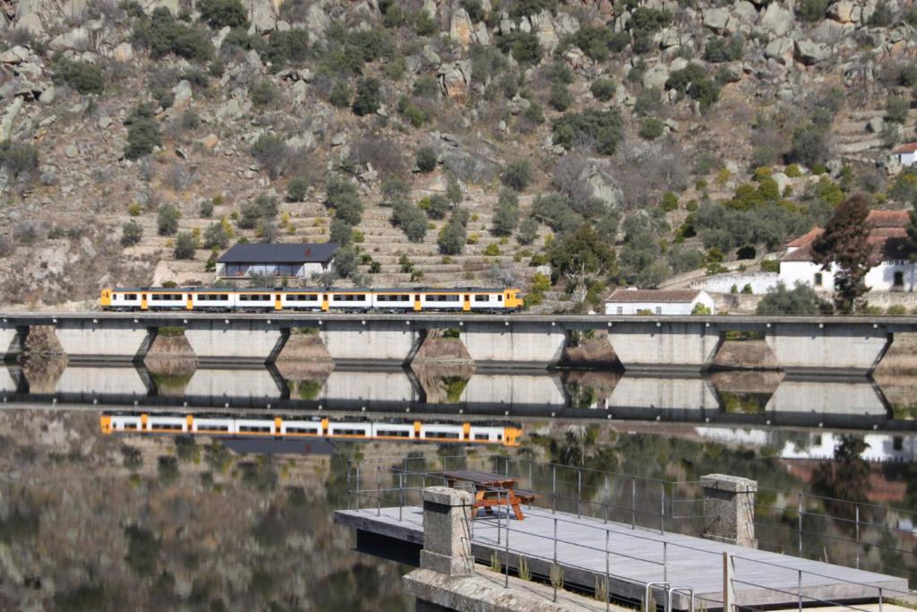 Douro Yacht Charter & Bungalows São João da Pesqueira Esterno foto